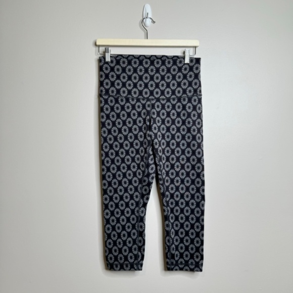 ❄️ Lululemon Wunder Under Crop ❄️ - Picture 2 of 8